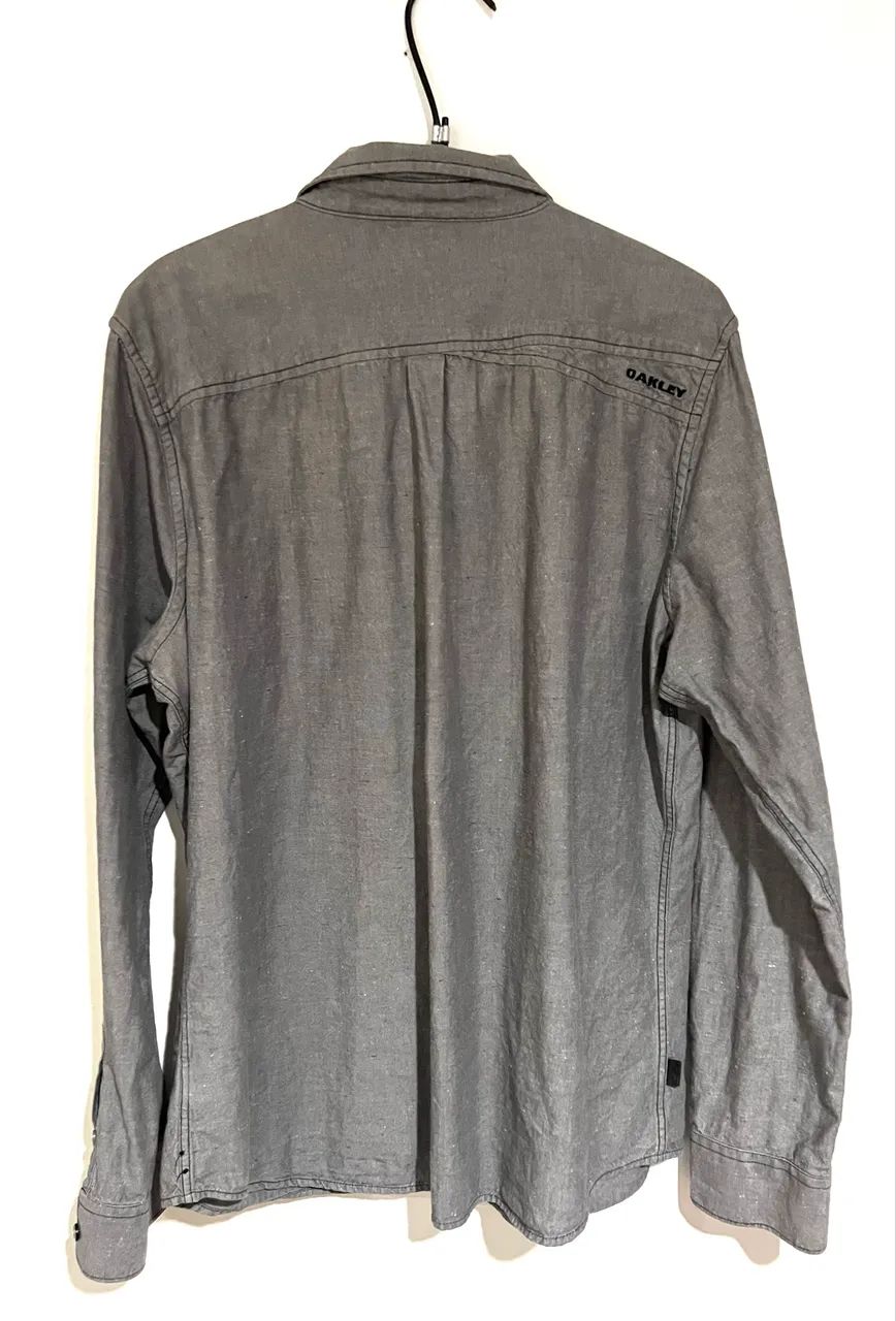 Camisa masculina Oakley cinza M - Foto 3