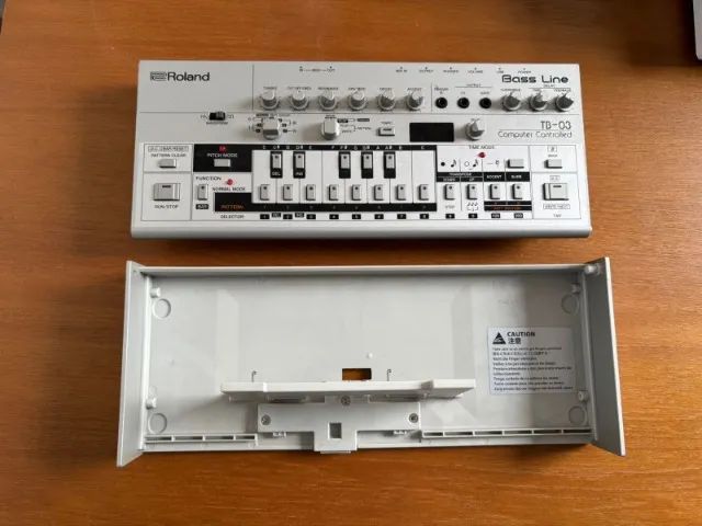 Roland Tb-03 Com Case Estofado - Foto 3