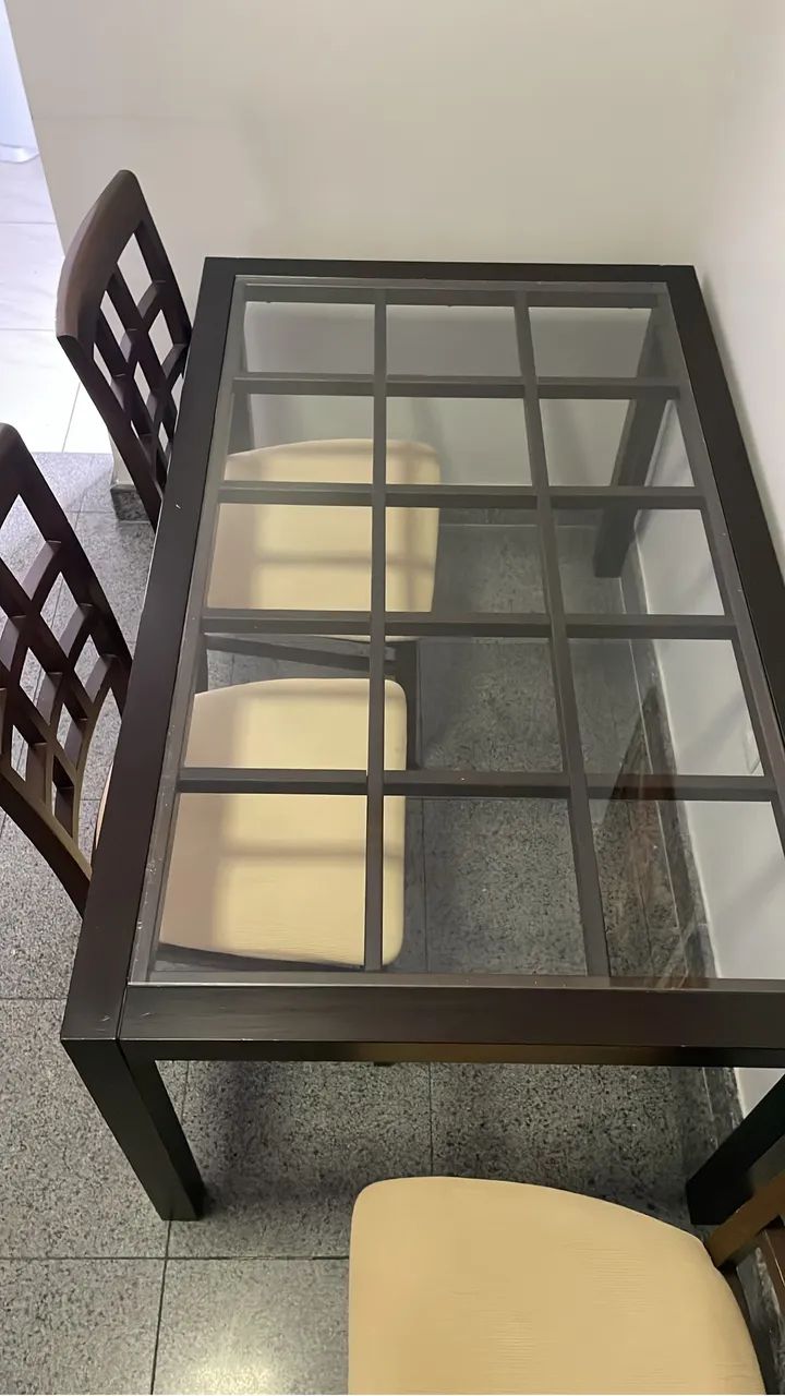 Conjunto de Mesa com 4 cadeiras em Madeira - Foto 2