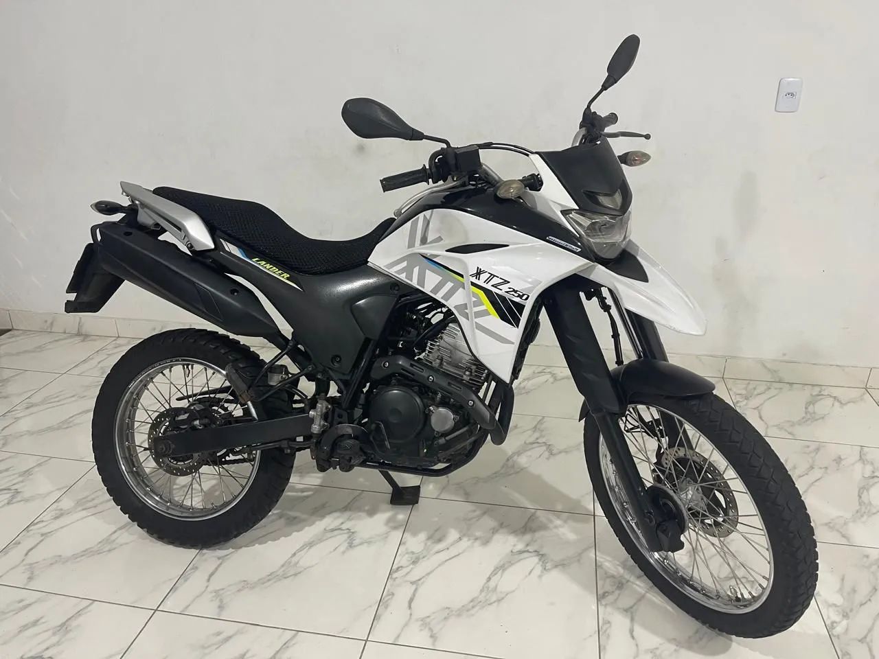 Lander 250  - Foto 2