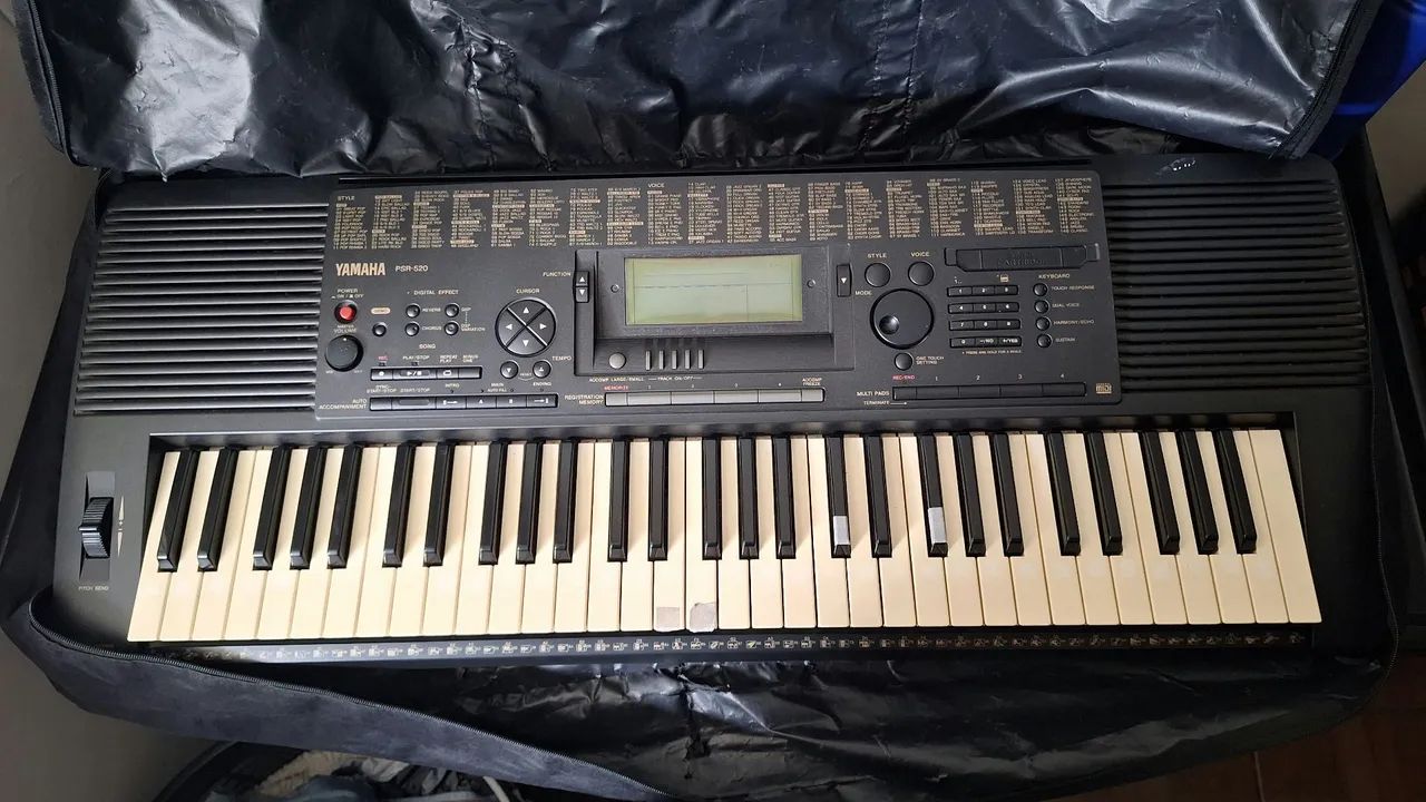 TECLADO YAMAHA PSR 520 - LEIA - Instrumentos musicais - Sítio