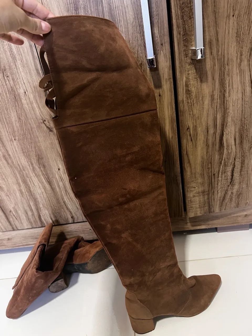 Bota de Couro Camurçina cano longo - Foto 4