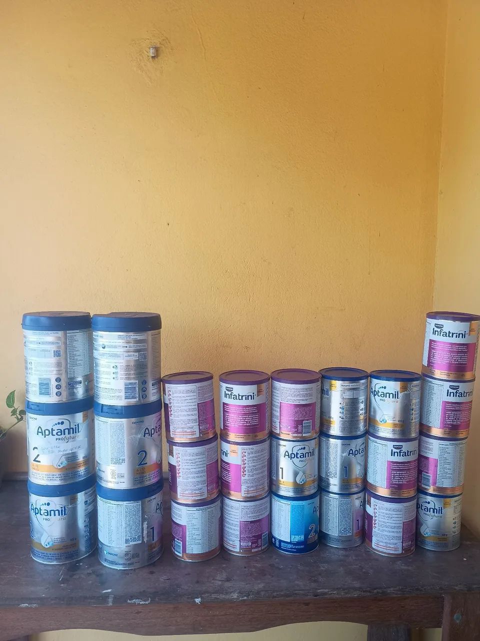 Latas de leite vazias