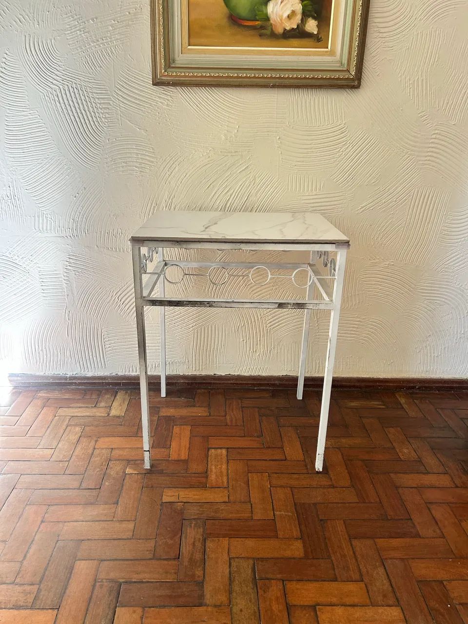 Mesa com base de metal e tampo de pedra - Foto 2