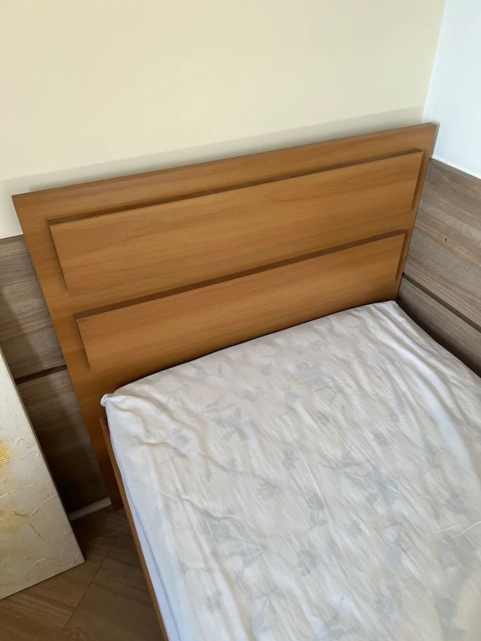 Cama de solteiro com colchão novo sem uso - Foto 2