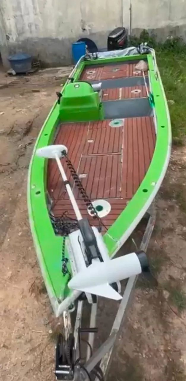Lancha de pesca em aluminio.