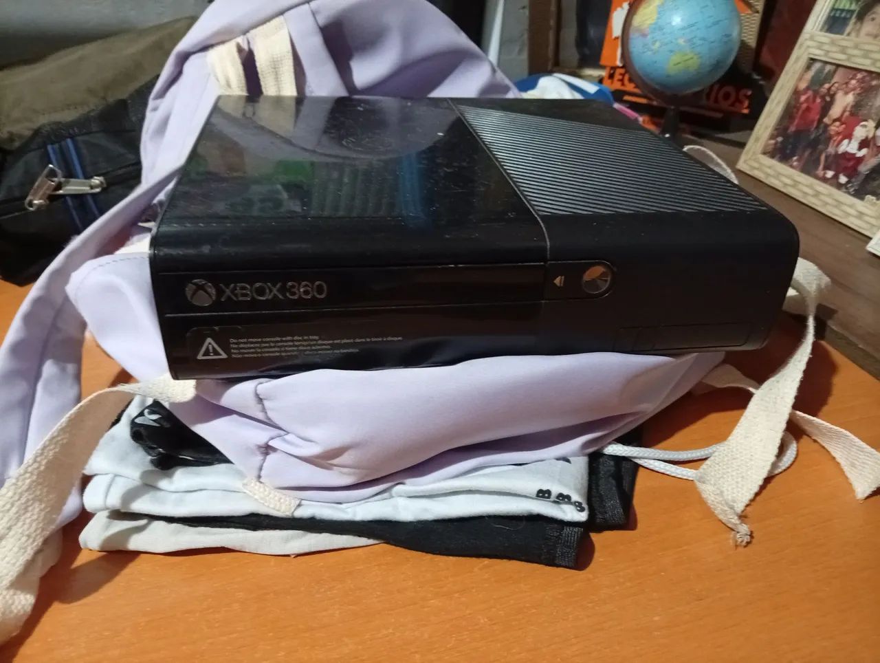 Vendo 2 Xbox !1com defeito!!!e outro bloqueado e travando 