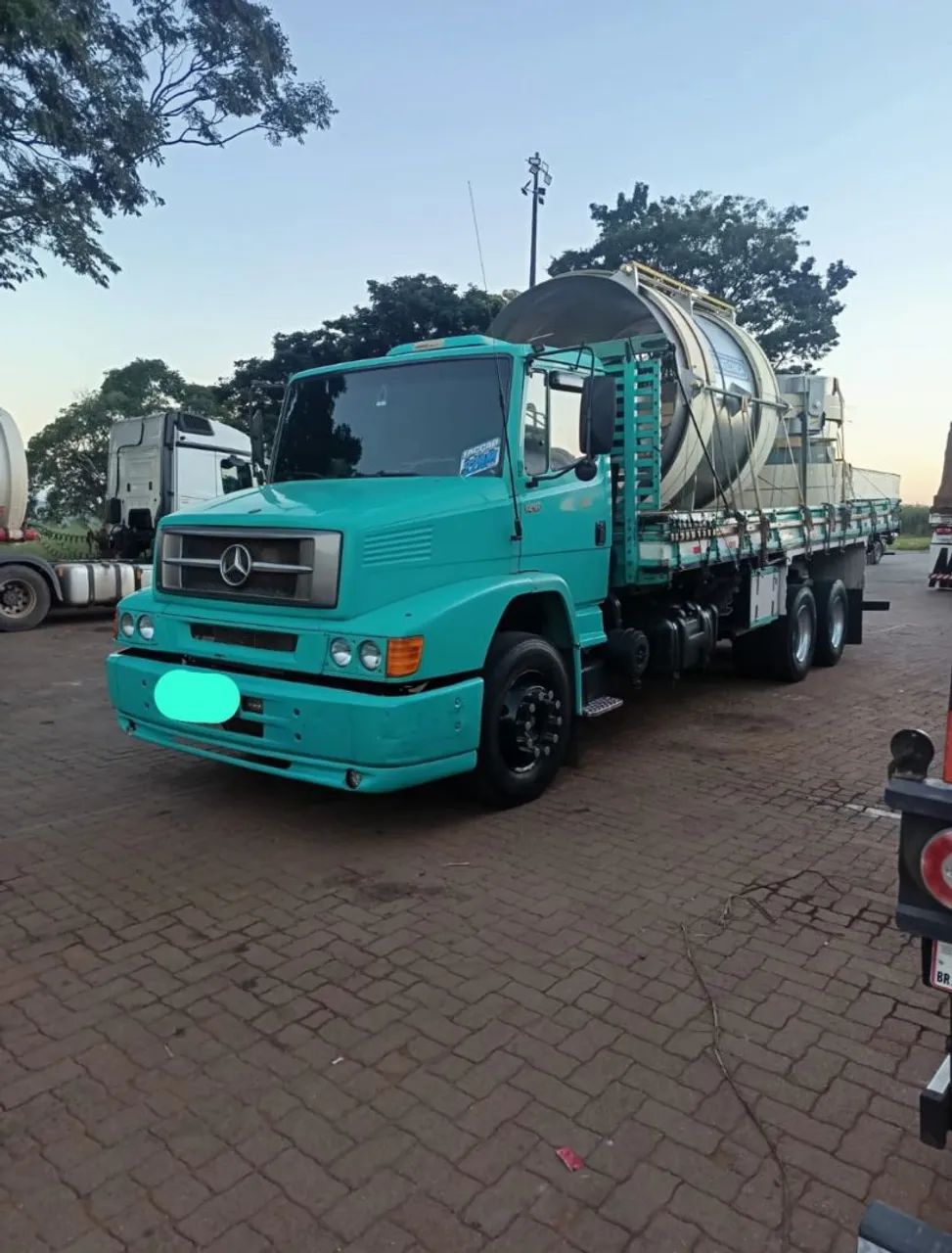 Mercedes 1418 - Foto 2