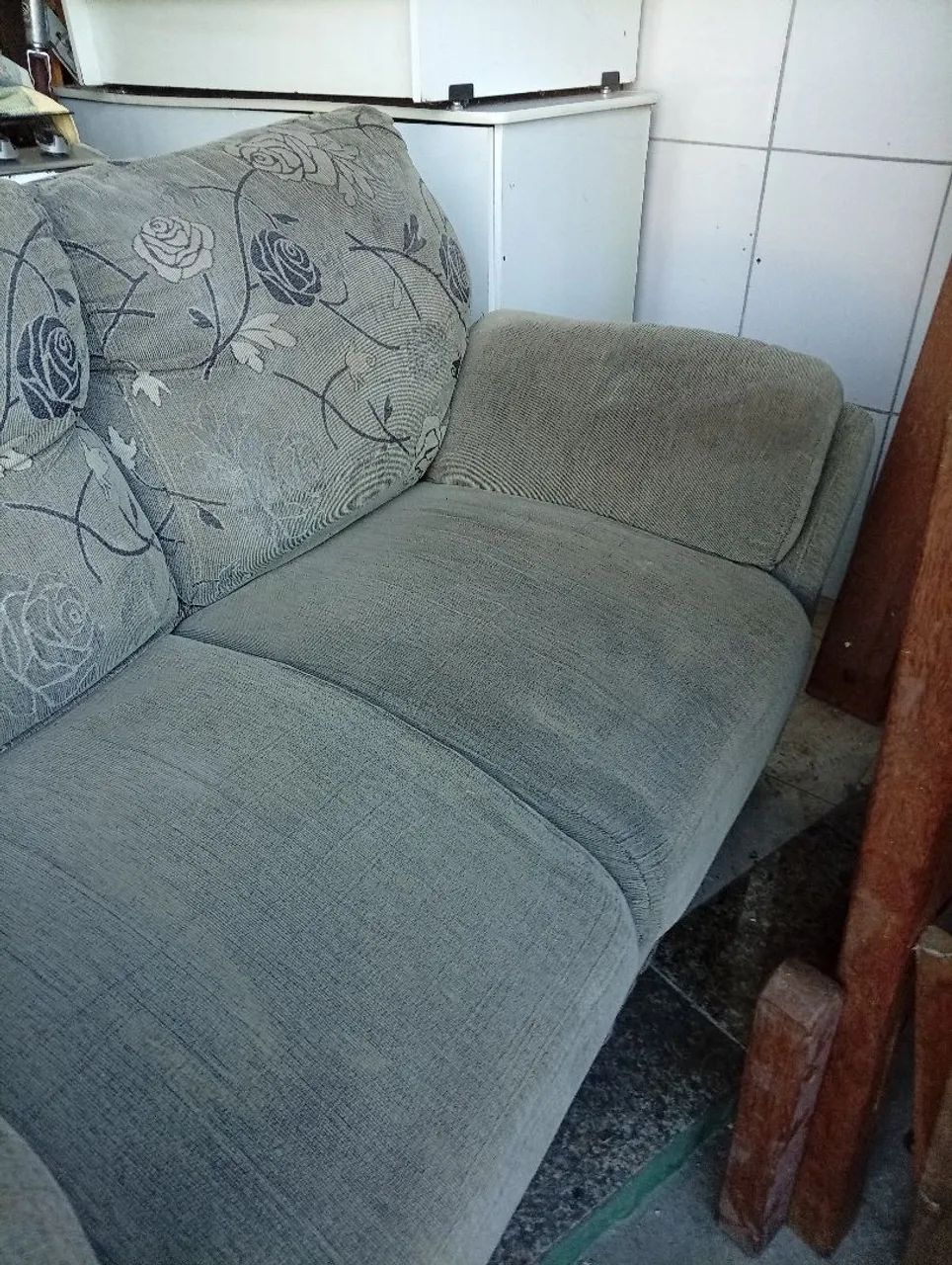 Sofá 2 lugares tecido 160larg x 90alt x 80 prof, desapego