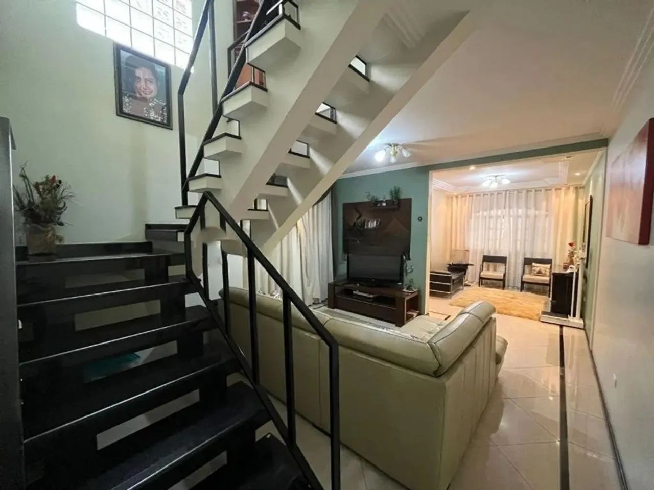 Sobrado à venda com 259m², 4 quartos e 3 vagas