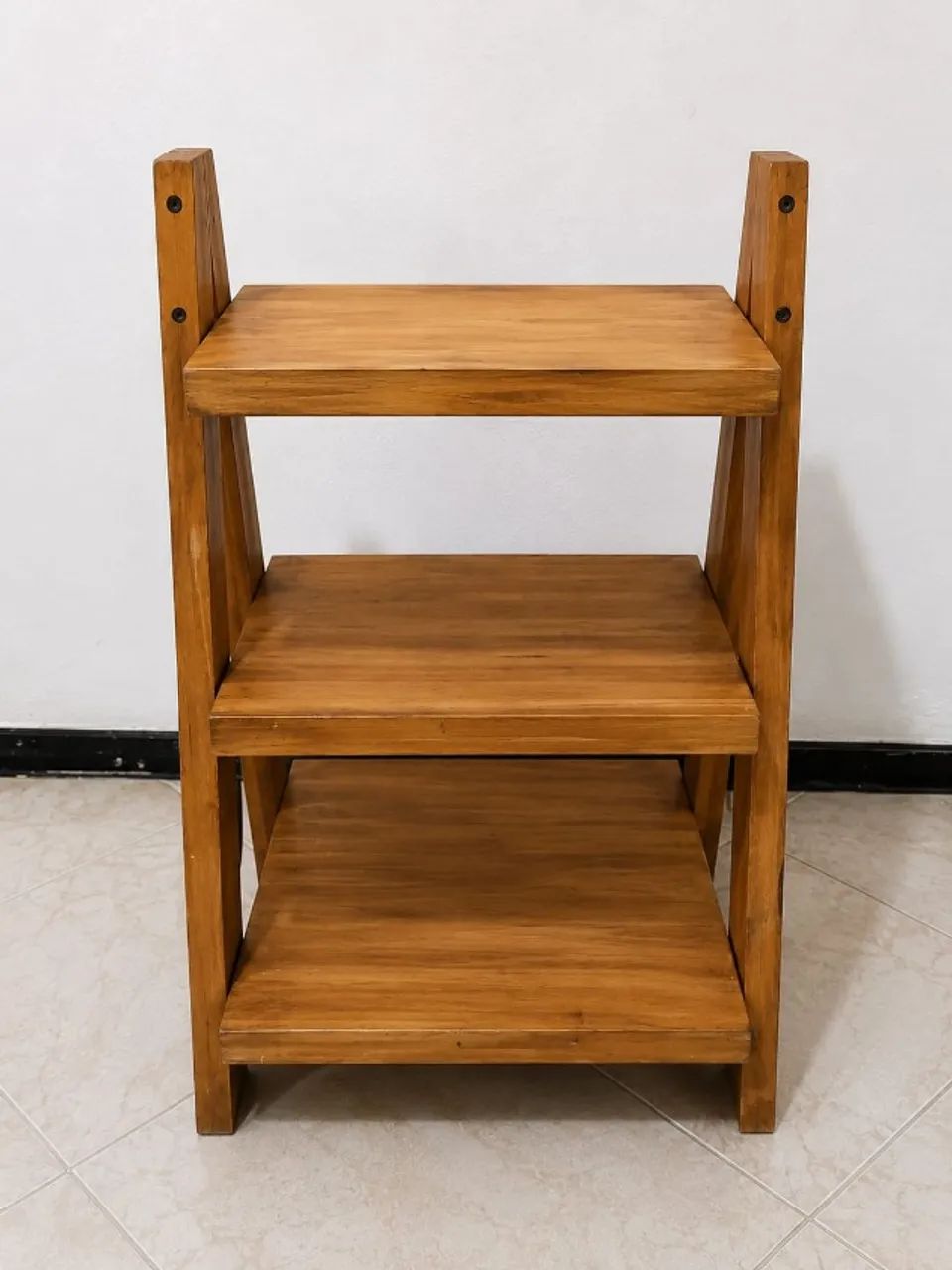 Mesa de estudos e mesa de cabeceira - Foto 2