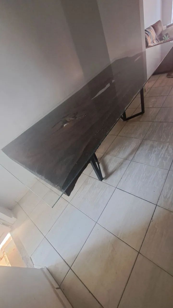 Mesa eucalipto com vidro 
