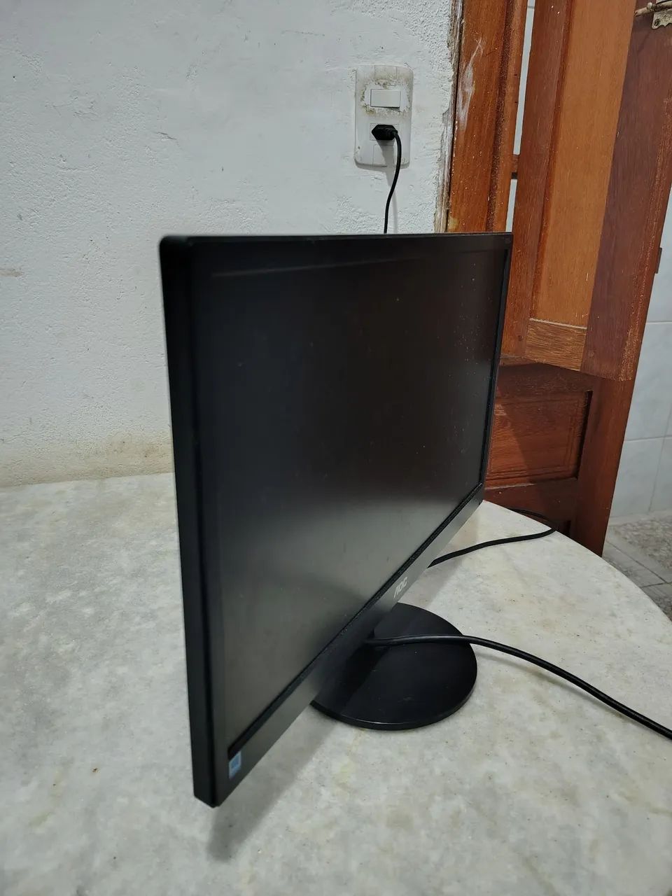 Monitor AOC 19". 60Hz. EM PRRFEITO ESTADO!!