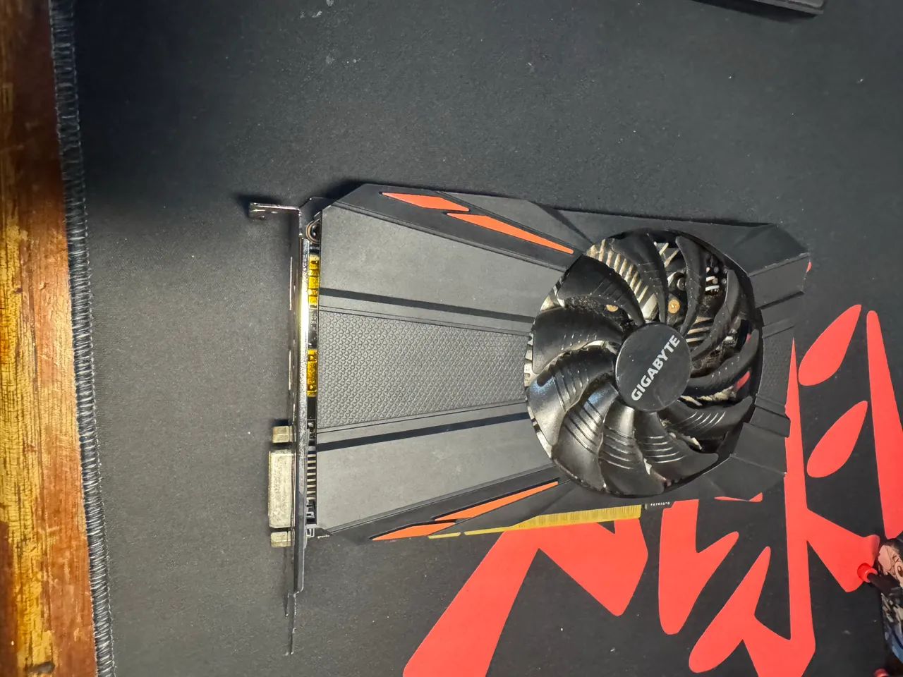 Gigabyte GTX 1050 ti COM DEFEITO