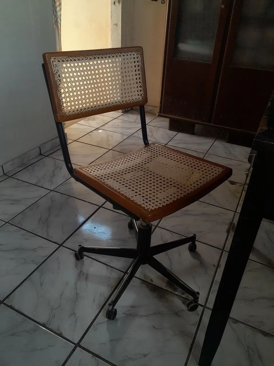 Escrivaninha antiga com cadeira anos 40/50 - Foto 5