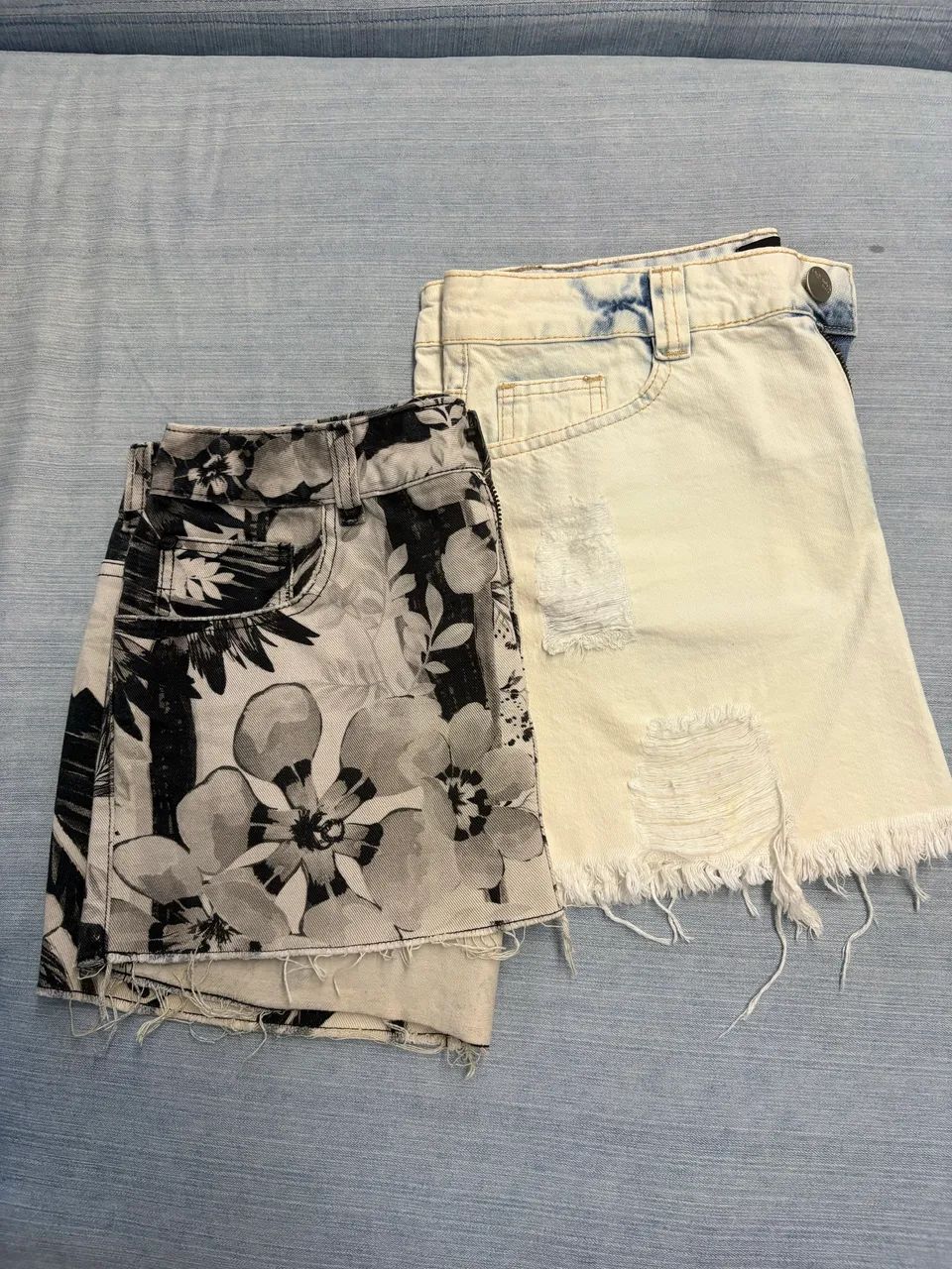 Mini saias Osklen e Lady Rock - modernas - jeans claro e estampado preto e branco - 40