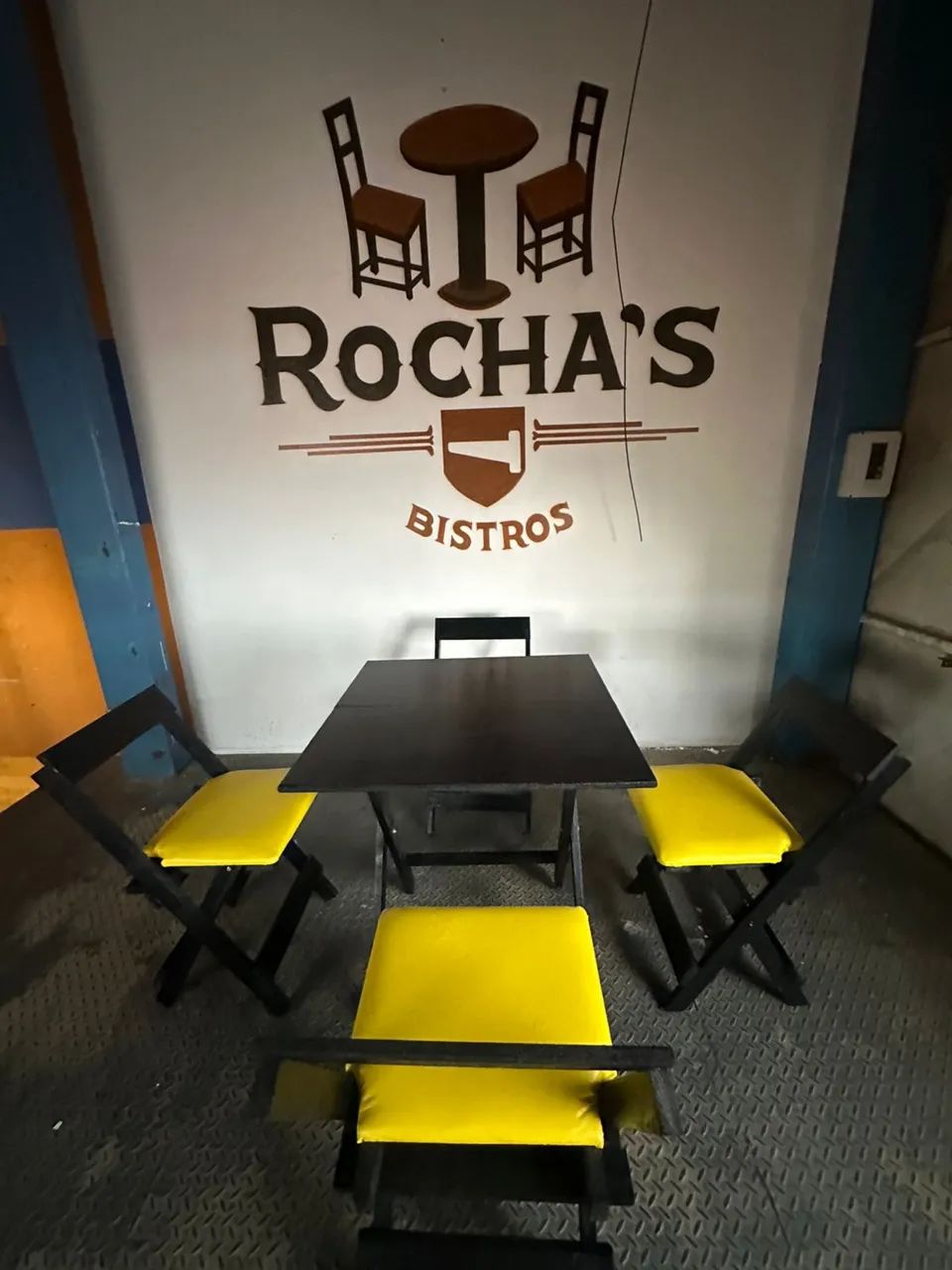 Mesa baixa 70x70 cm + 4 cadeiras estofadas  - Foto 3