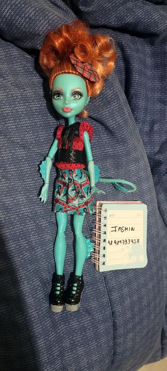 Lorna McNessie Boneca Monster High 