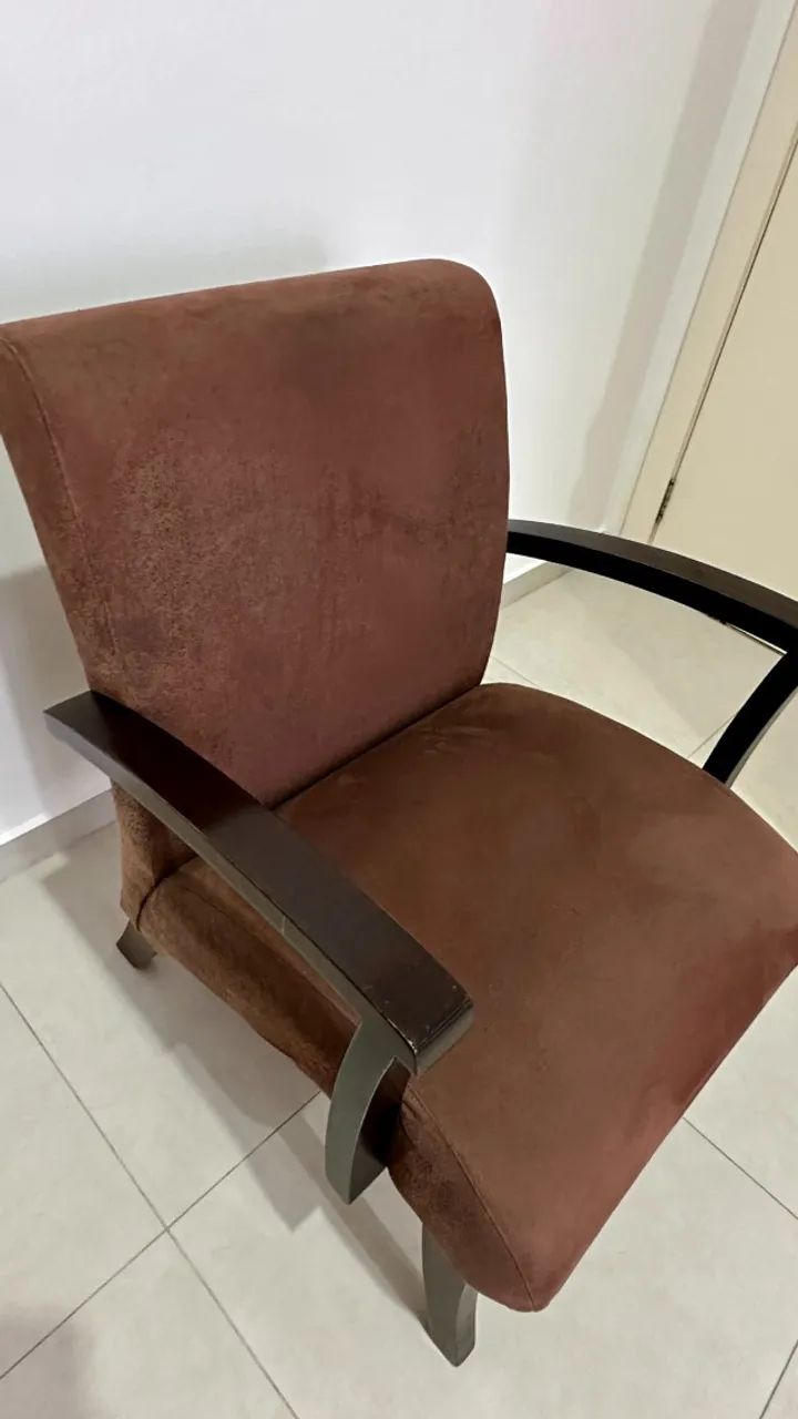 Conjunto com 4 cadeiras estofadas + 2 poltronas em ótimo estado de conservação - Foto 5
