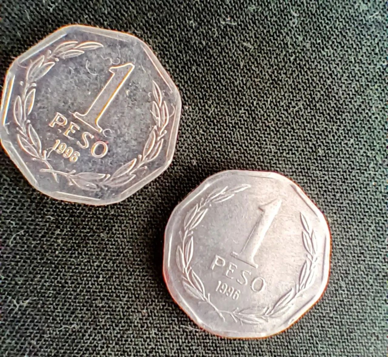 Duas moedas de 1 Peso 1996