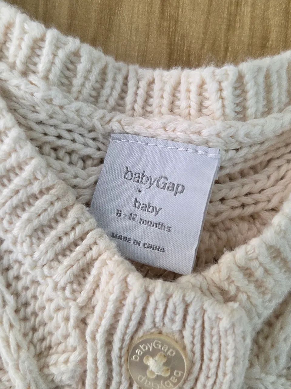 cardigan tricot baby gap bege 6-12 meses - Foto 3