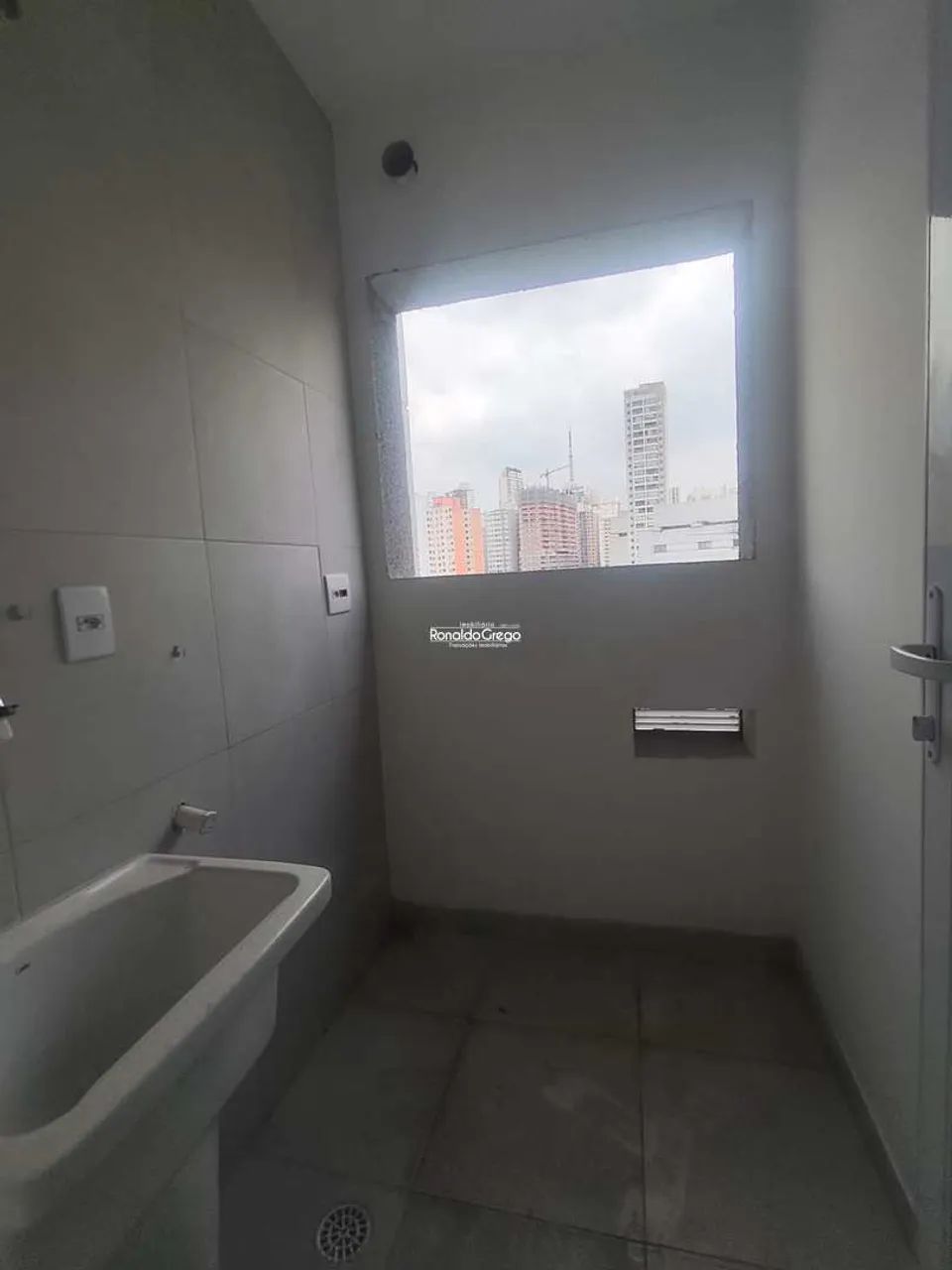 Apartamento entregue mobiliado e decorado - Foto 4