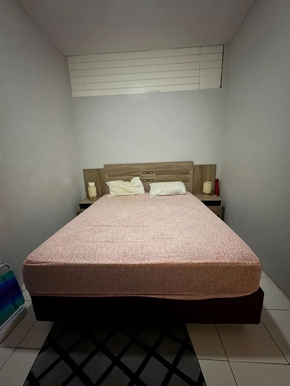 Cama queen com cabeceira
