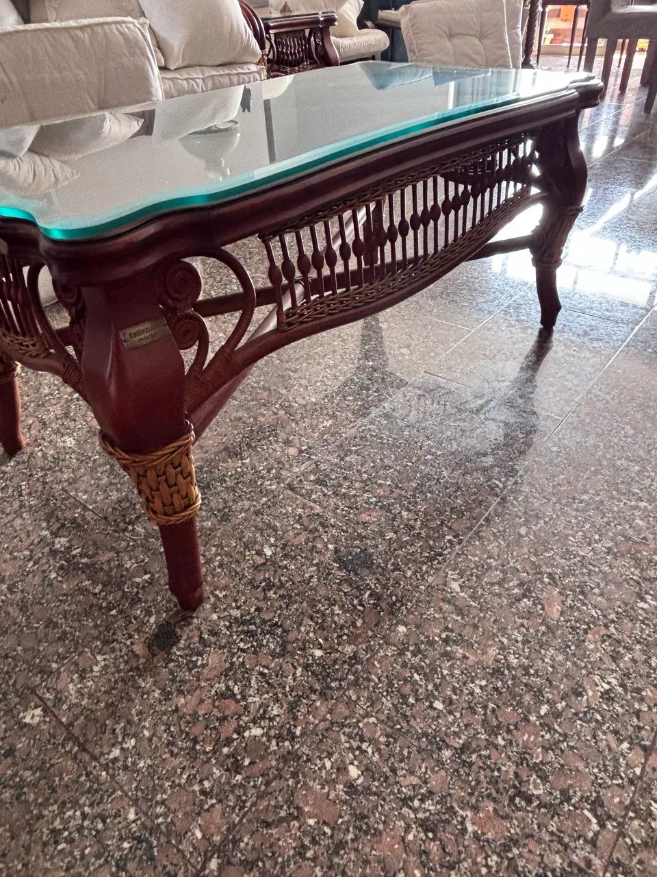 Mesa de centro em ratam