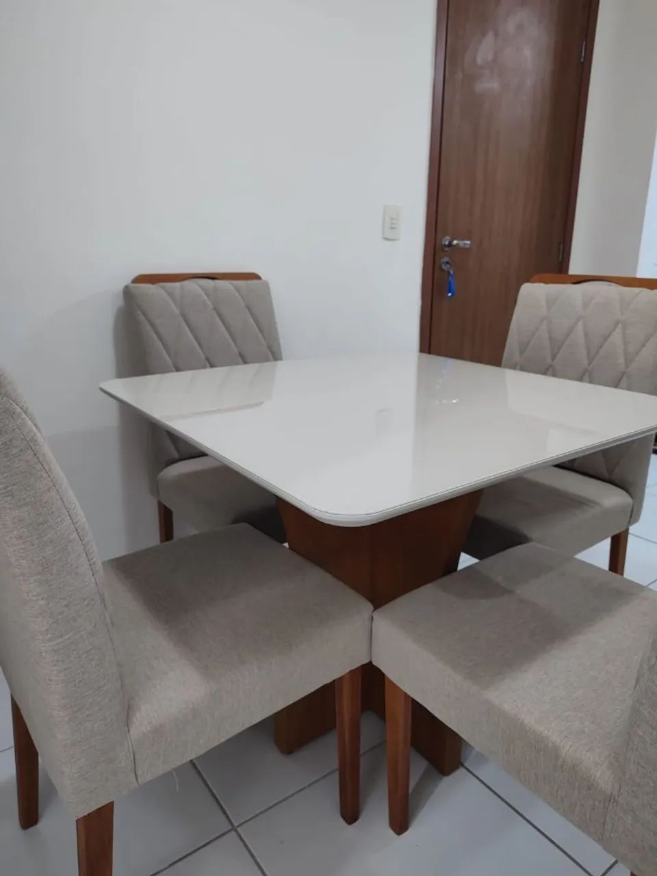 Table for 465163273680643121