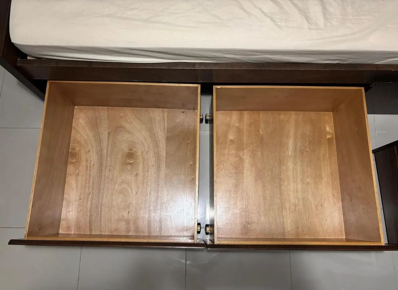 Vendo cama e mesa de escritório 