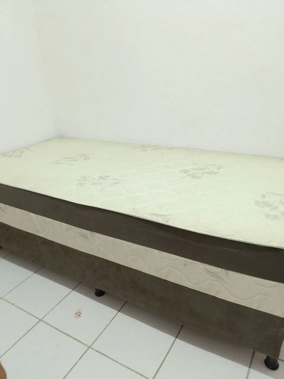 Vendo cama box solteiro 