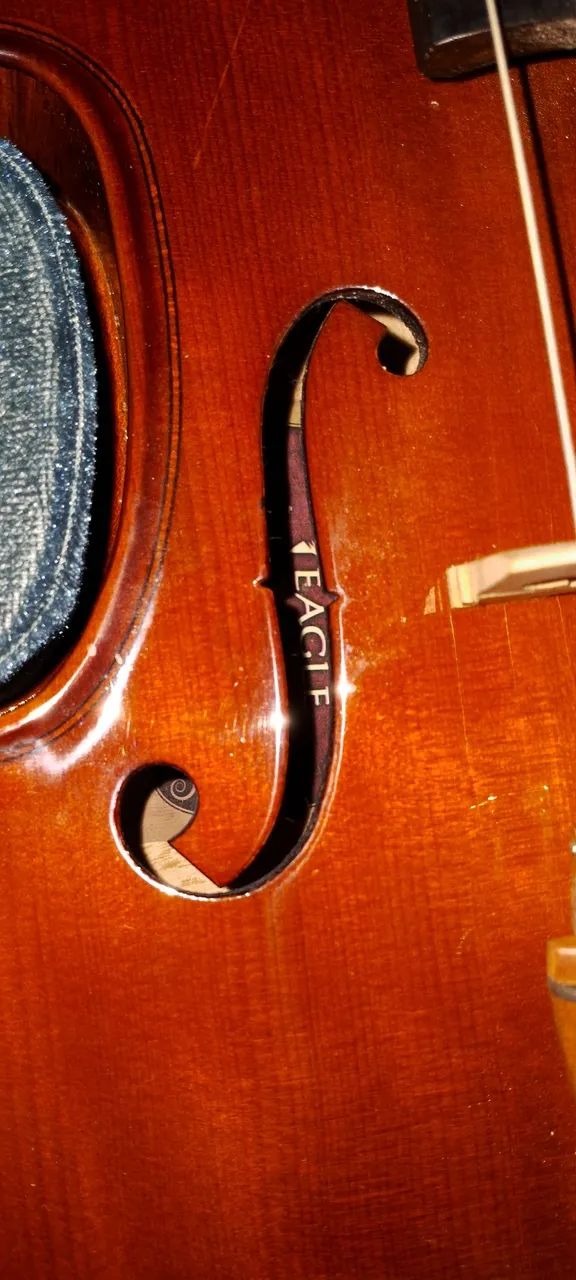 Violino Eagle 4/4 em Perfeito estado com case - Foto 3