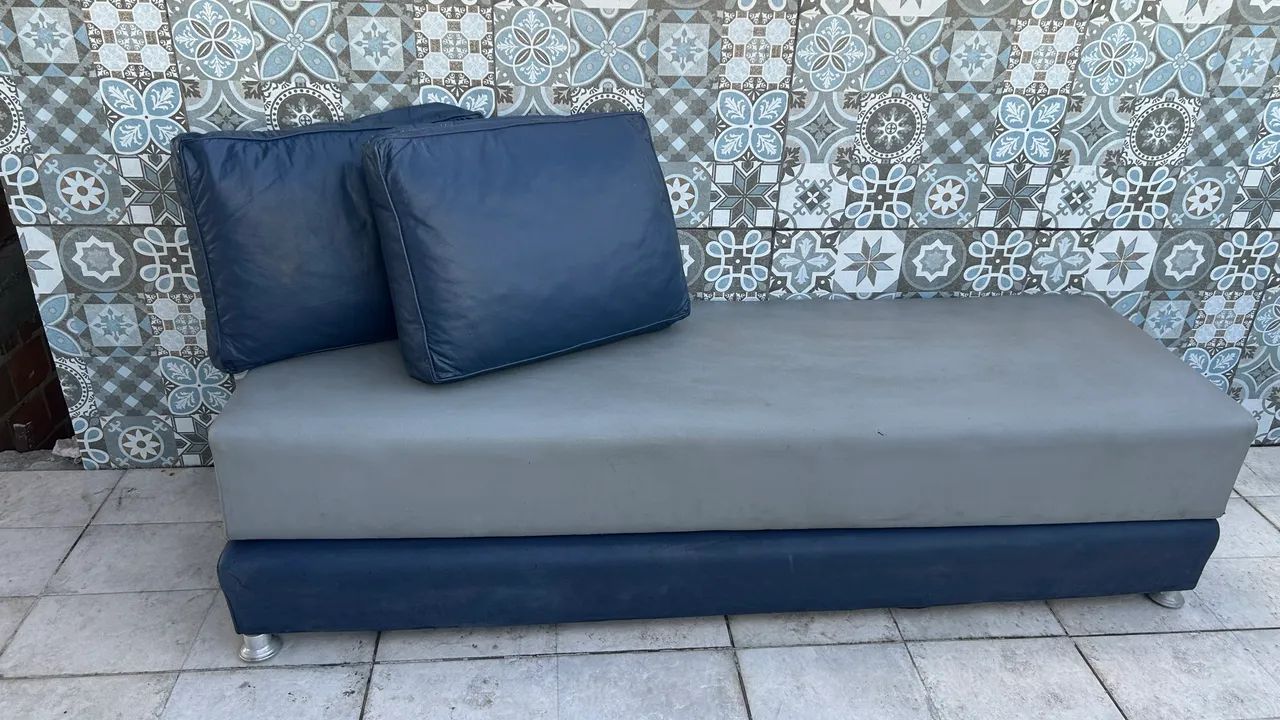 Sofá cama com travesseiros - Foto 4