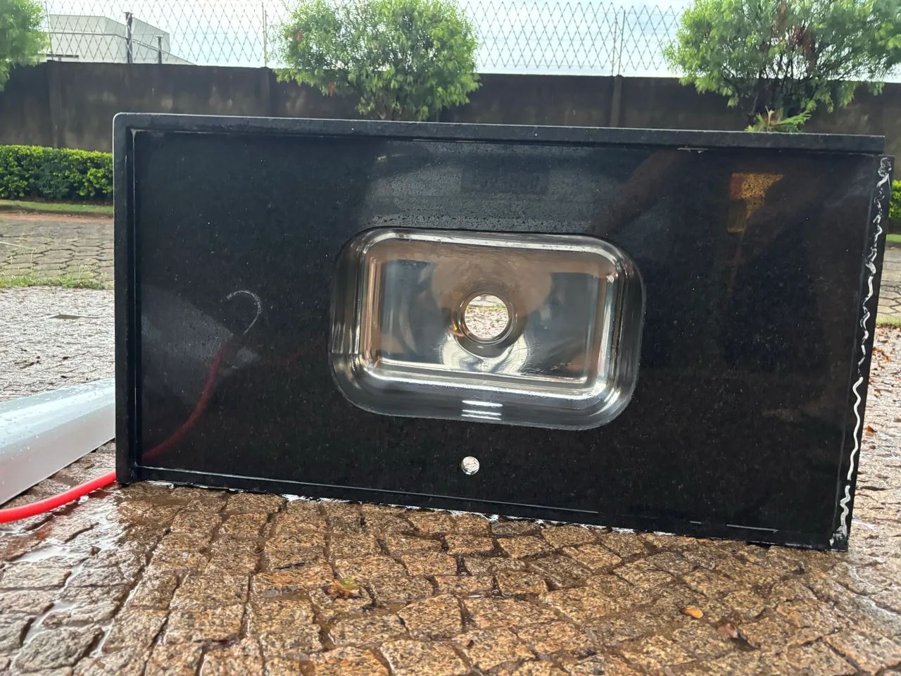 Bancada de Granito Preto com Pia Inox Completa + Suportes - 1,55m