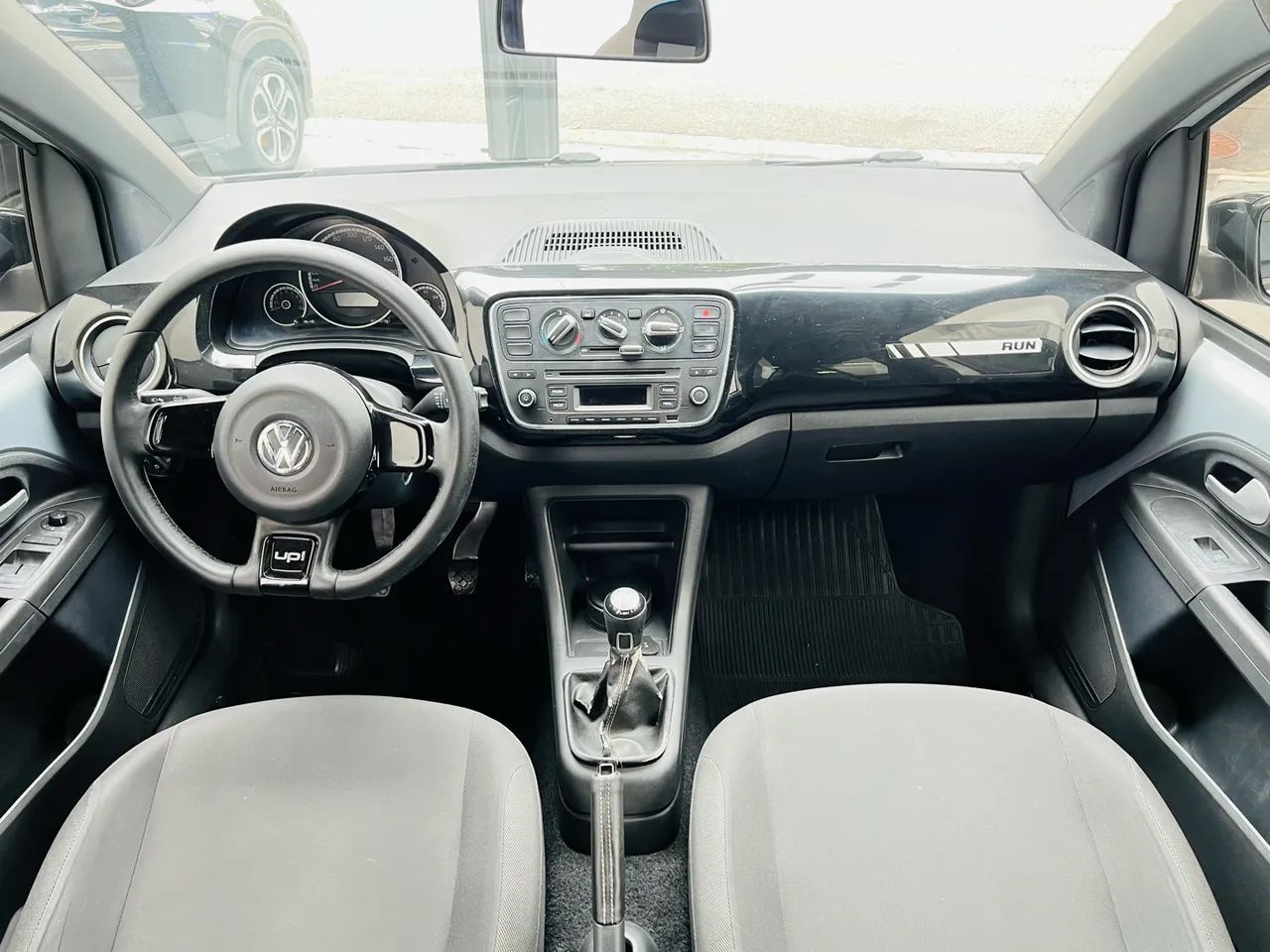 Volkswagen up! Run 1.0 Total Flex 12V 5p, foto 7 de 13