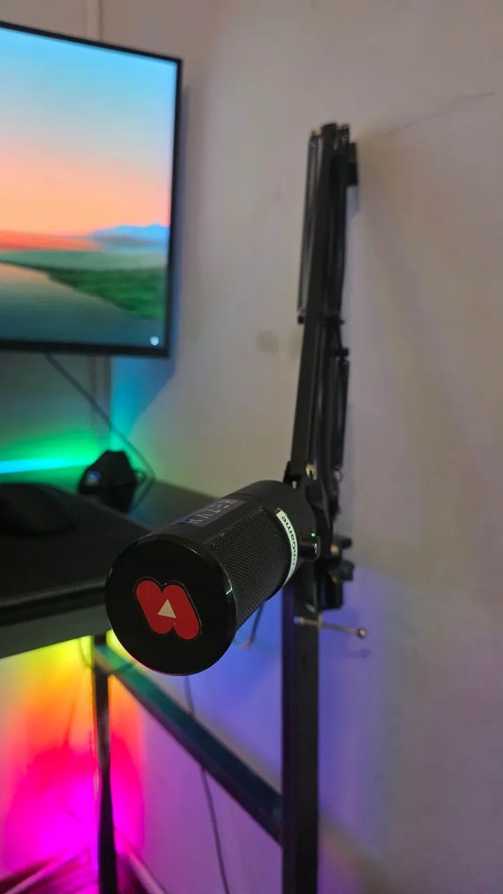 Microfone Razer Seiren X com braço articulado e pop filter - Foto 3