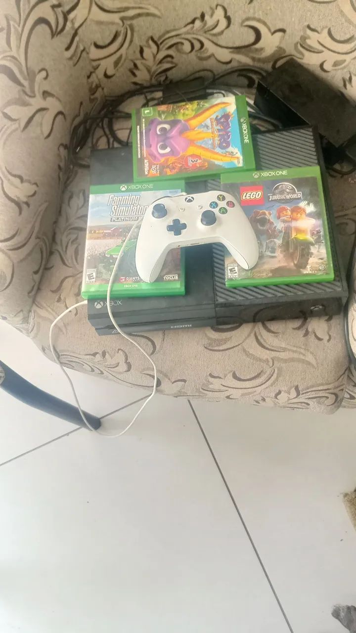 X box one 1 contro e 3 jogos