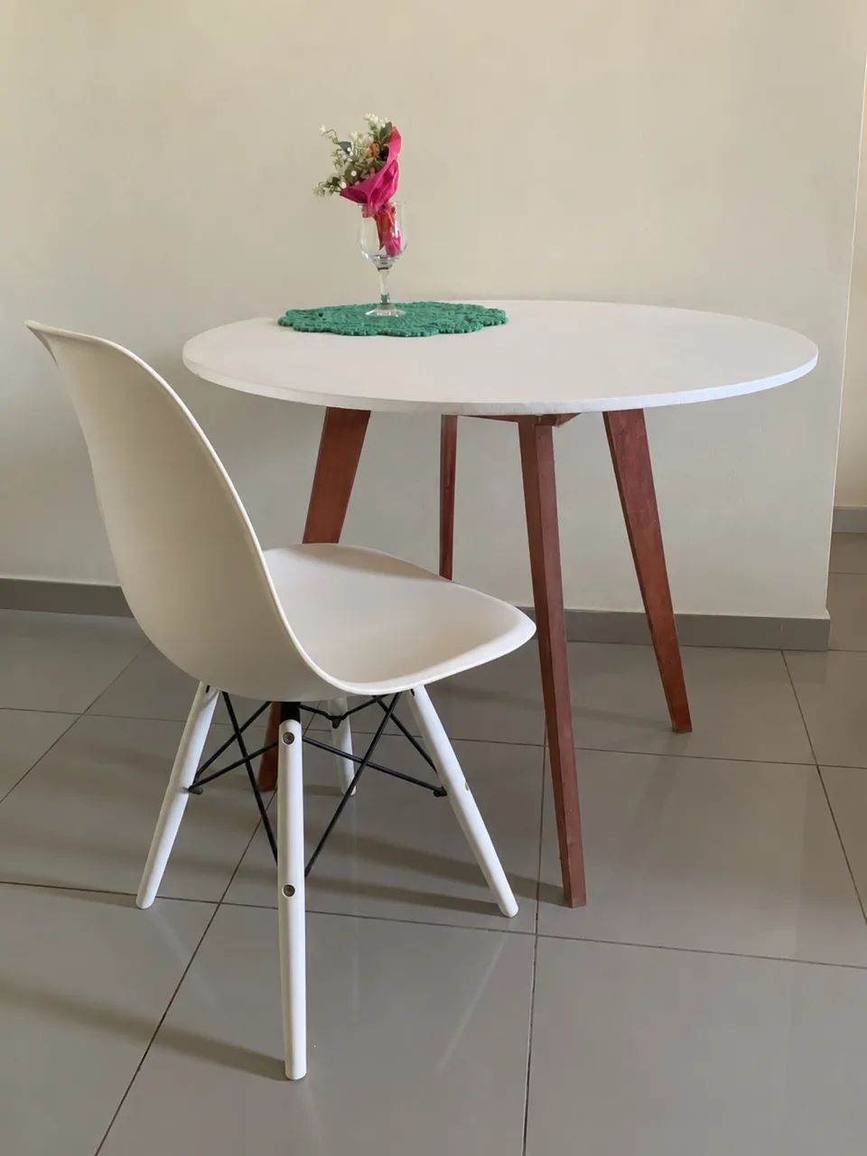 Cabide, varal, mesa, cadeira