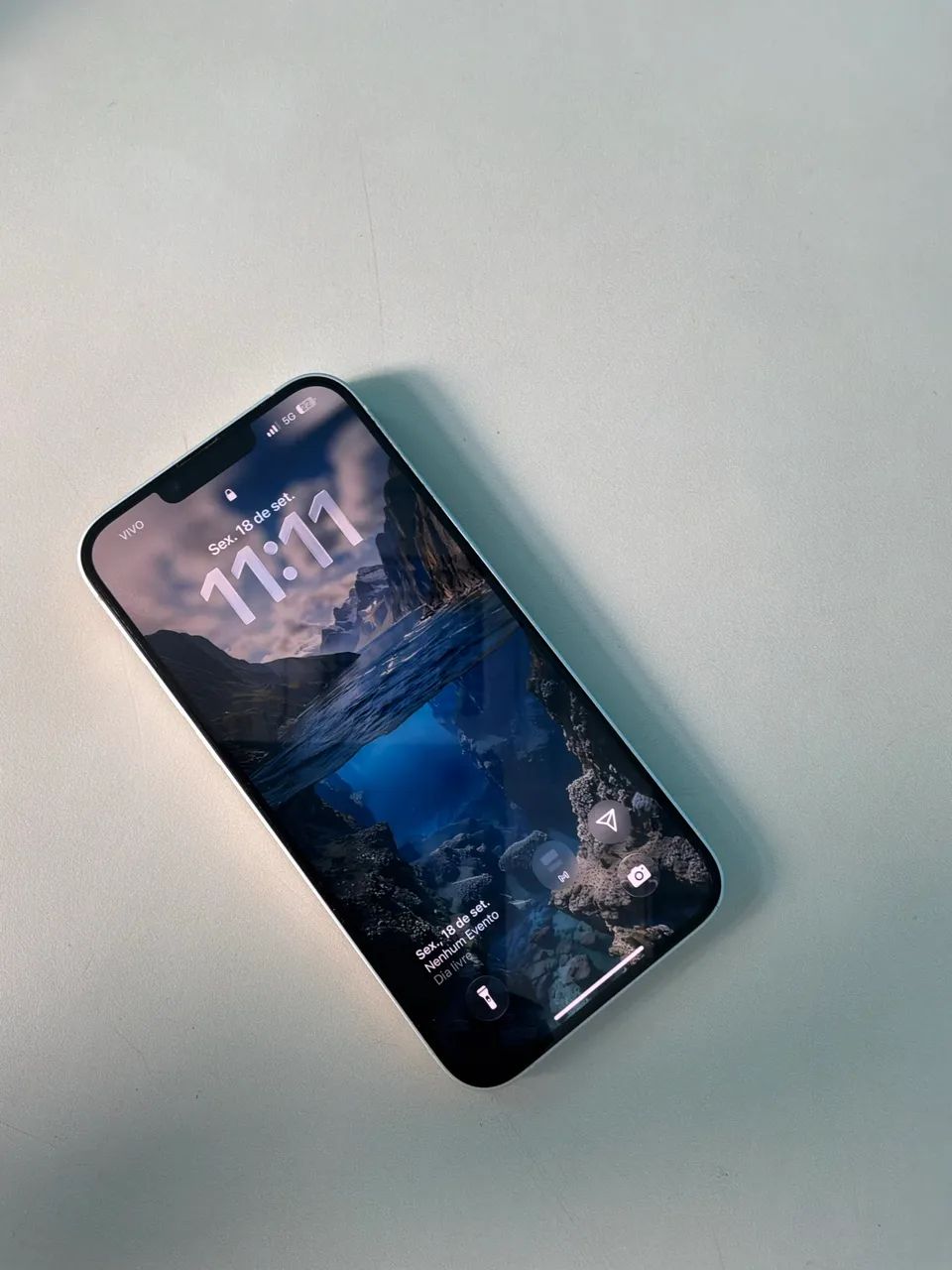 iPhone 14 Plus com caixa + cabo novo