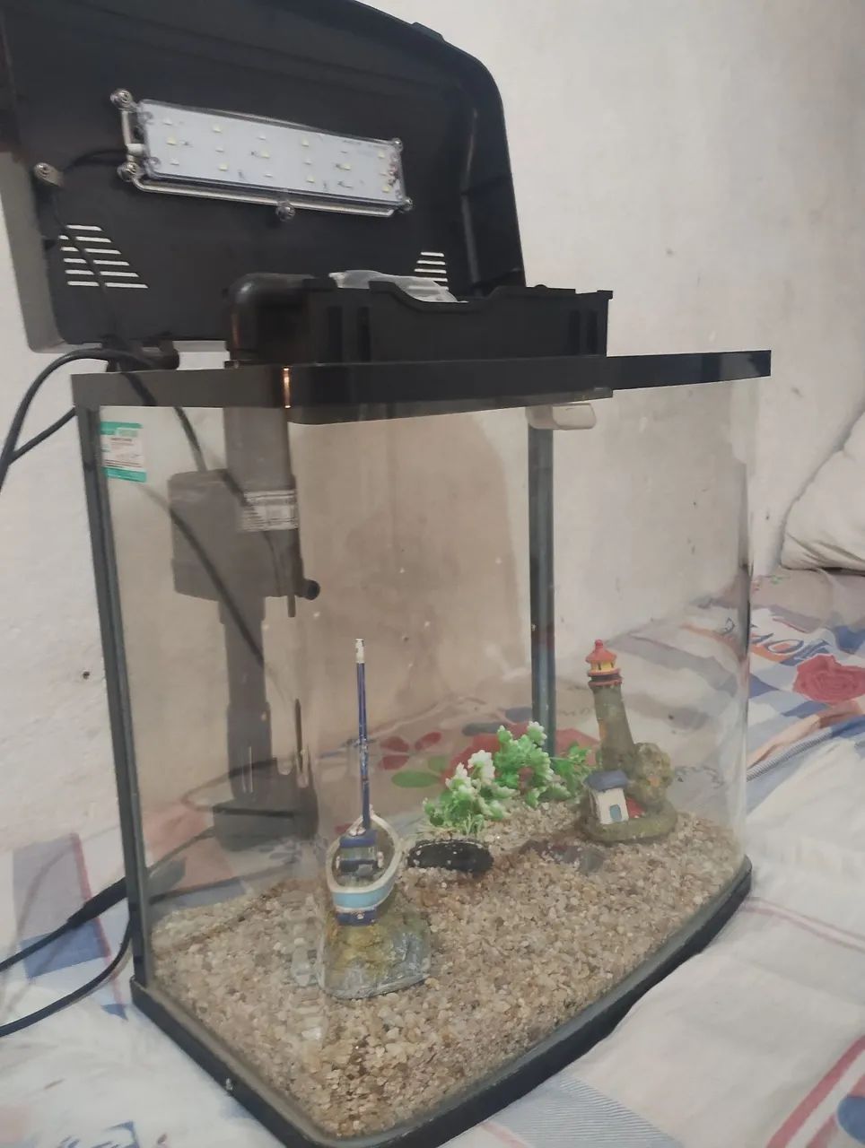 Aquário com bomba curvado  20 L com led - Foto 4