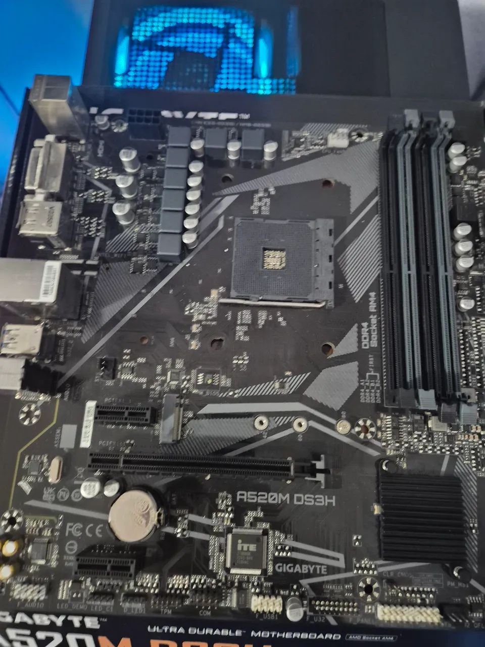Placa mãe Gigabyte A520M DS3H - Foto 4