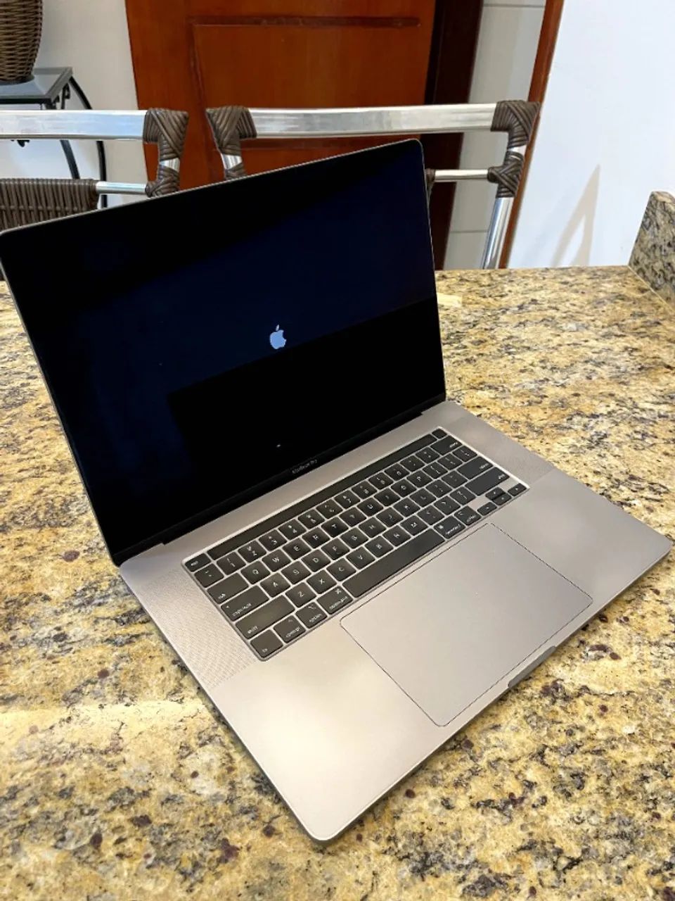 MACBOOK PRO 16