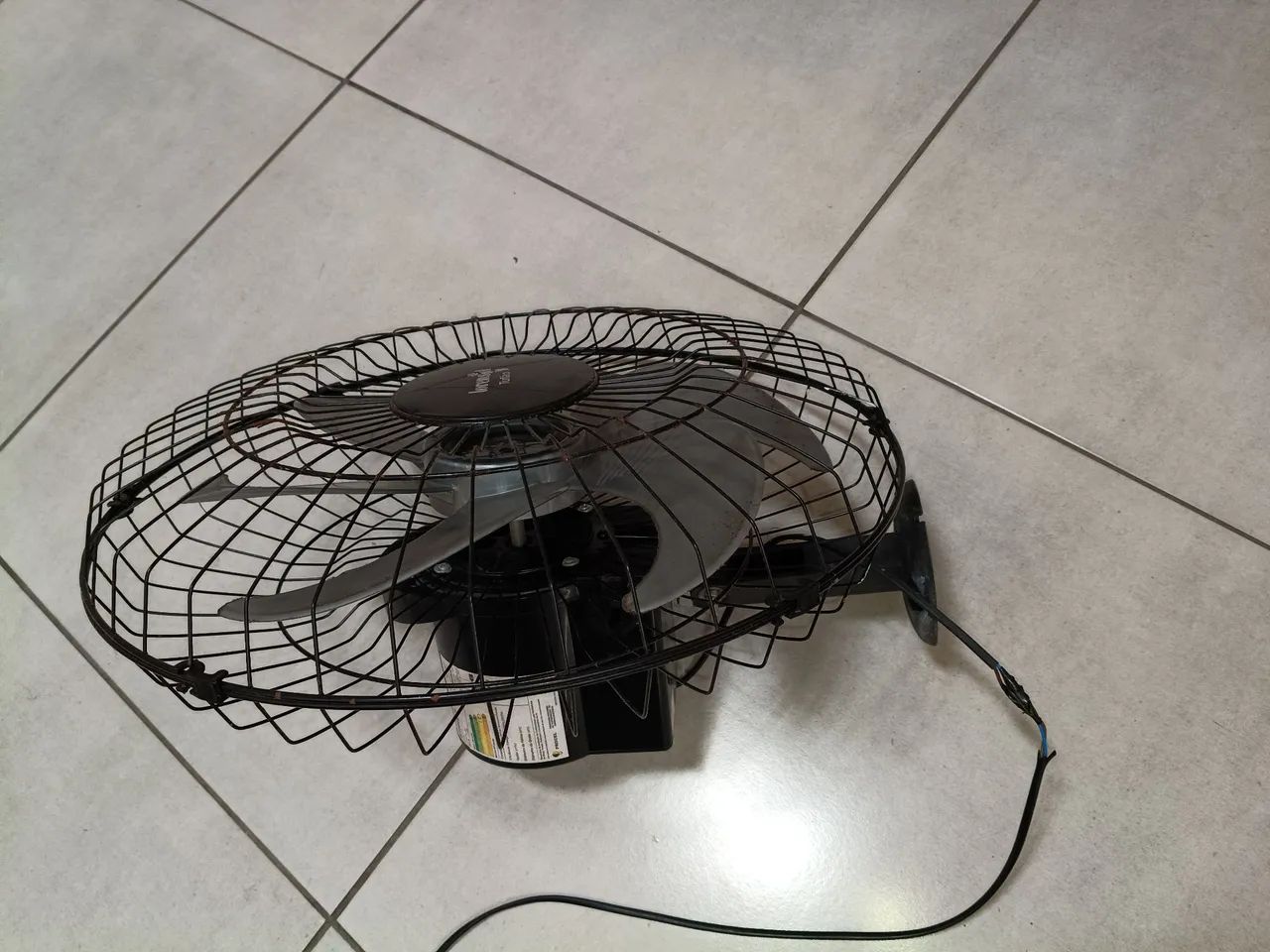 Vendo ventilador 6 pás de parede com defeito - Foto 3