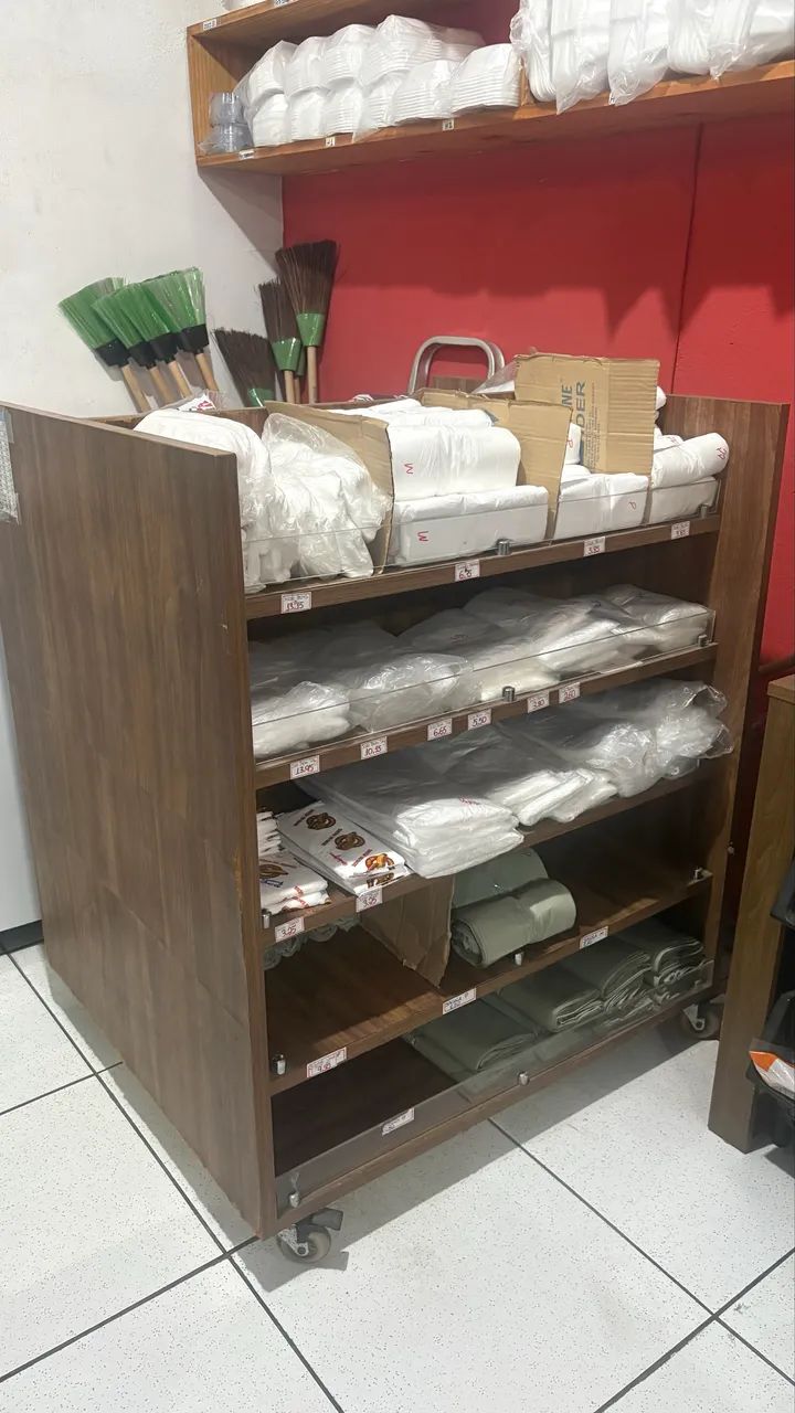 Gôndola em MDF com rodinhas  - Foto 3