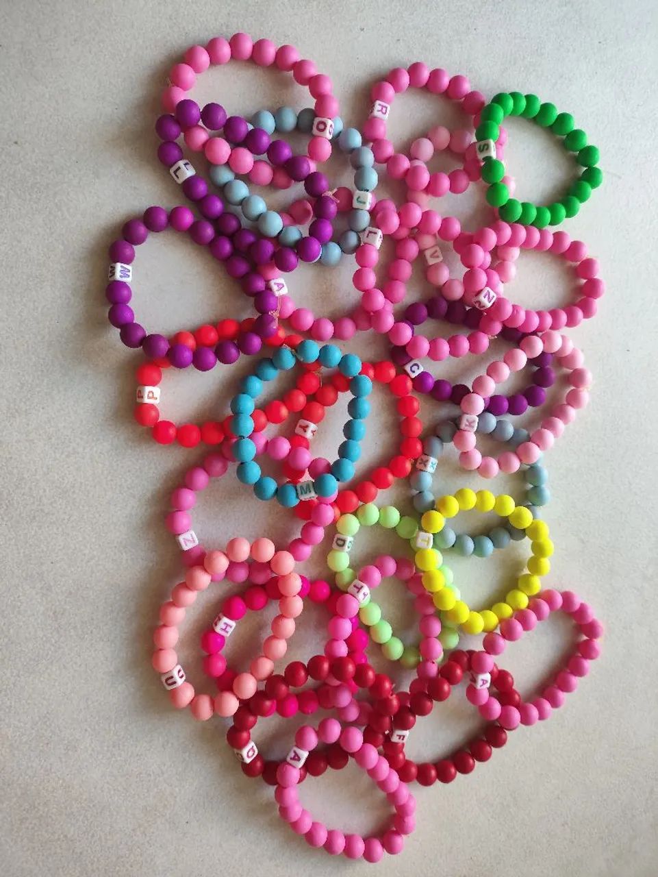Pulseiras com a incial - Foto 2