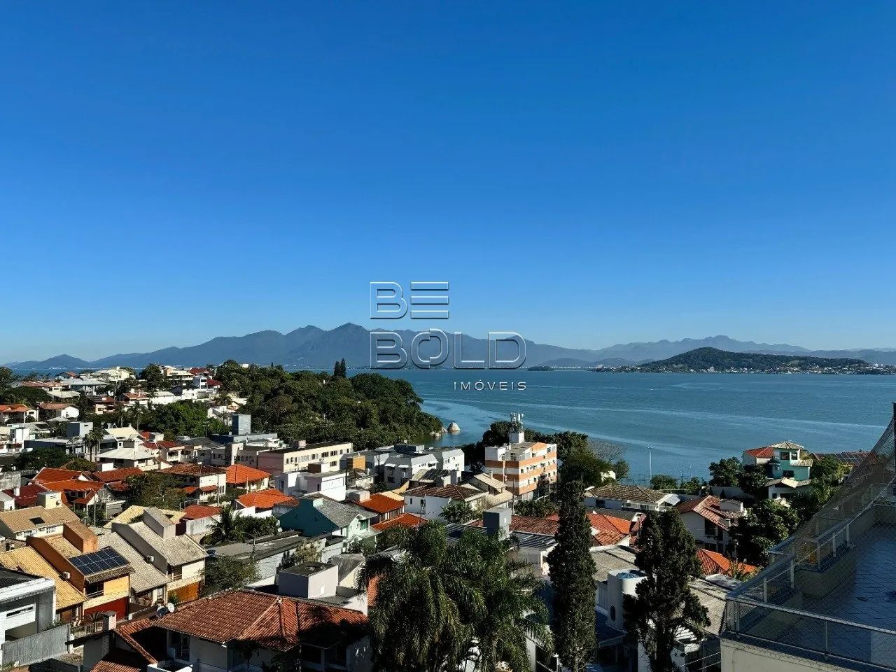 Cobertura com vista mar 4 dormitórios Bom Abrigo