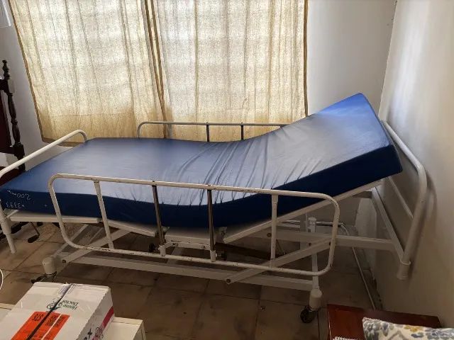 Cama Hospitalar Manual 3 Manivelas com Grades e Colchão - Foto 5