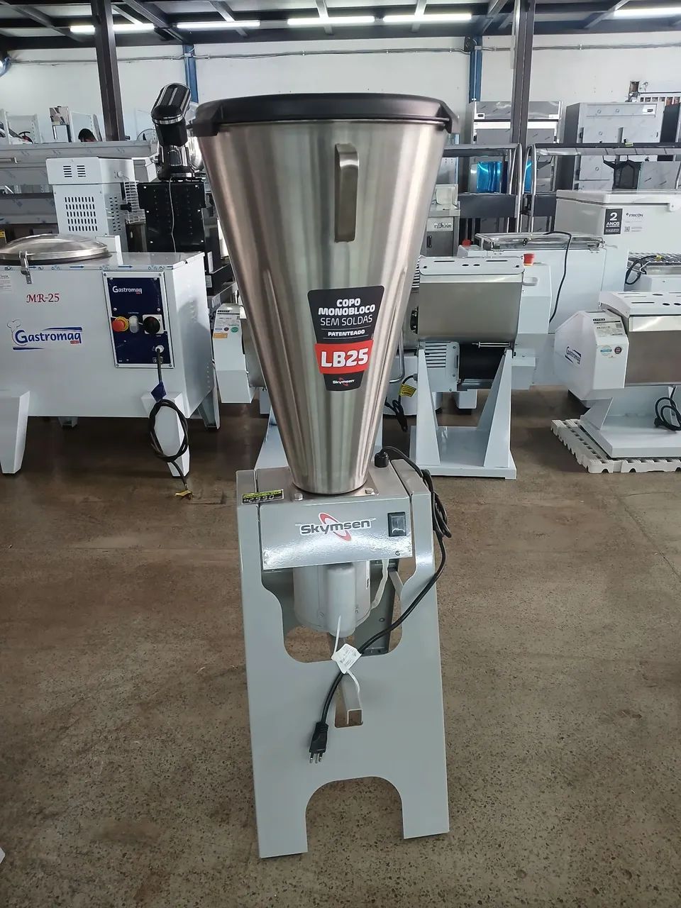 Liquidificador Industrial Skymsen Basculante 25 Litros  - Foto 4