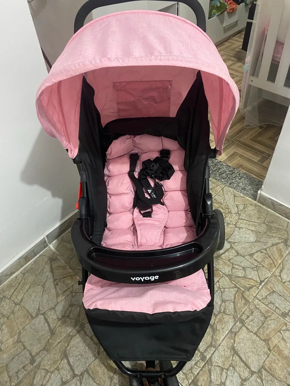 Carrinho de bebê rosa/ voyage  - Foto 2