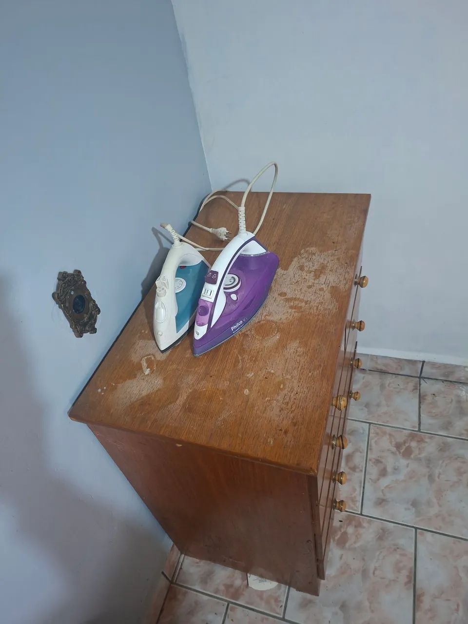 Comoda antiga de madeira   - Foto 3
